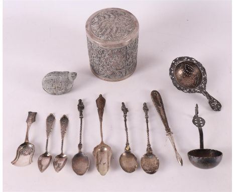 A lot of various mainly silver items, including tea caddy and spoons, totaling 308.5 grams.