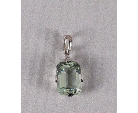 A 14 kt 585/1000 gold Art Deco pendant with a clip closure and a facet cut light green topaz with a small diamond.