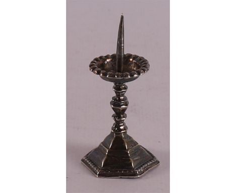Etagere silver. A silver candlestick, Holland, 17th century, h 5.5 x Ø 2.5 cm.