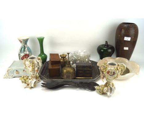 An assortment of collectables, including a glass bowl, Italian ceramic vase, metal octagonal tray, etc