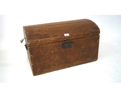 A early 20th century dome topped trunk, with handles to either side, L60cm x D42cm x H39cm