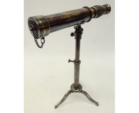 Small metal table top telescope, H33cm Condition Report Click here for further images, condition, auction times & delivery co