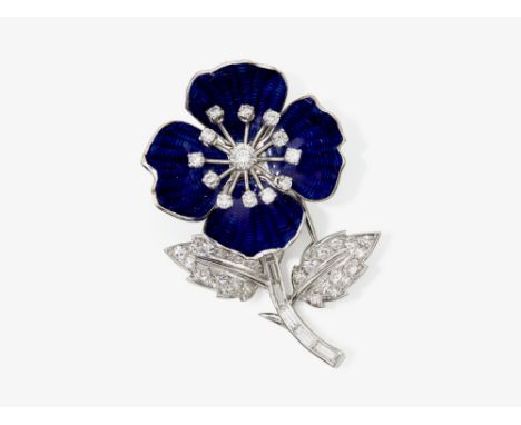 Blumenbrosche verziert mit kobaltlauem transluzidem Email und DiamantenFrankreich, Paris, BOUCHERON, 1965 - 1975 Platin 950/-