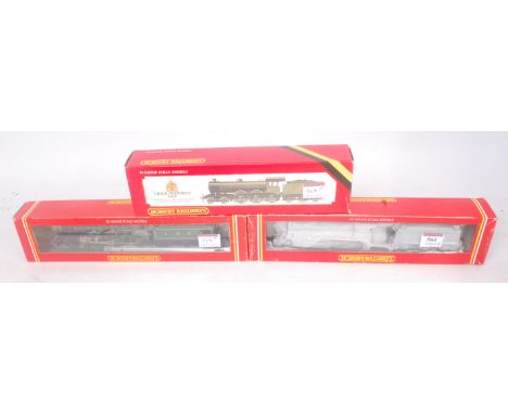 Hornby Boxed 00 Gauge Locomotive Group, 3 examples, to include R123 LNER 4-4-0 Hunt Class Locomotive "Morayshire", R866 LNER 
