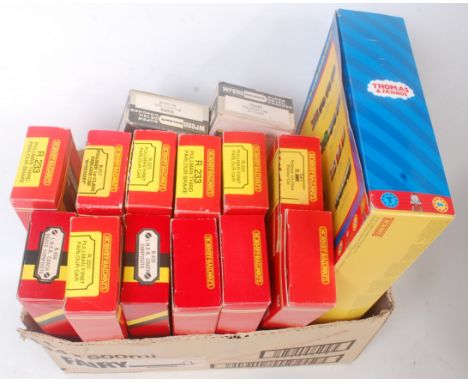 15 various boxed Hornby and Wrenn mixed coaches and breakdown sets, mainly Pullmans and LNER related 