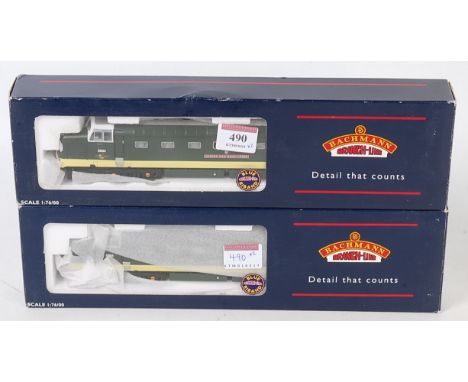 Bachmann Boxed Class 55 Deltic Diesel Locomotive Group, 2 examples, both No.32-525 Class 55 Deltic D9004 "Queens Own Highland