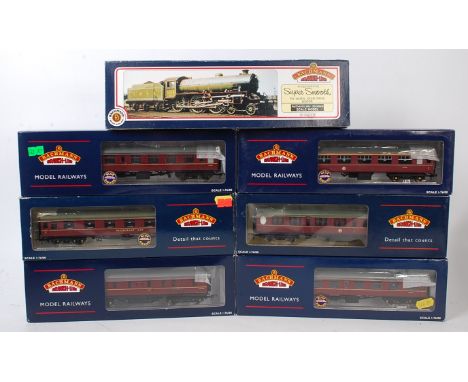 Bachmann 00 Gauge B1 Locomotive and Maroon Coach Group, to include 31-701A B1 No.61399 BR Lined Black, and coach numbers 39-2
