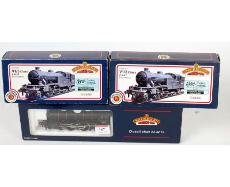 Bachmann Replica Class B1 No.61132 Locomotive and Tender, BR Black in in-correct box (VG-BG), sold with 31-605 V3 Tank No.676