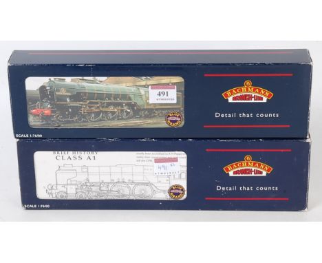 Bachmann Boxed Locomotive Group, 2 examples, to include 32-553 Class A1 No.60161 North British BR Blue Early Emblem, and 32-5