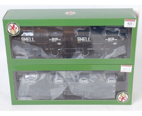 Dapol Lionheart Trains 2x black Shell/BP 4-wheel tankers Nos. 1926 and 3370 code B2-420 4/5 and 2x black Esso 4 wheel tankers