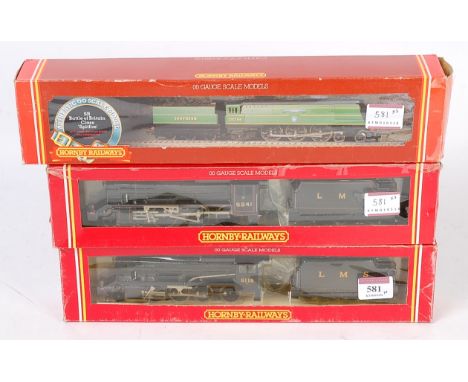 Hornby Boxed 00 Gauge Locomotive Group, 3 examples, to include R374 SR Battle of Britain Locomotive "Spitfire", R325 LMS 2-8-