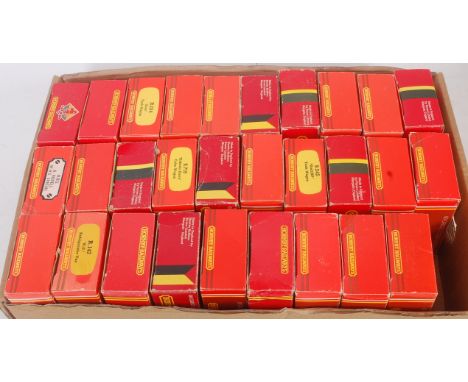 29 various boxed Hornby 00 Gauge rolling stock and wagons, mixed examples, to include GWR Shunters Wagon, End Tipping Wagon, 