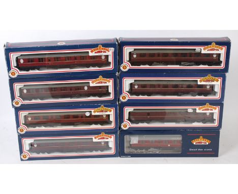 Bachmann BR Maroon Boxed Coach Group, 7 boxed examples, to include 34-426, 34-376, 34-451, 34-376, 34-403, 34-401, 34-425 and