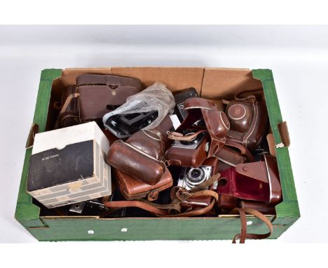 A TRAY CONTAINING EIGHTEEN ZEISS IKON IKONTA FOLDING CAMERAS models include 520/18, 520, 521, 521/2,  521/16, a Contessa Nett