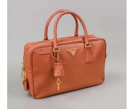Prada, Orange Saffiano Lux Leather Tote Bag, rostfarbenes strukturgeprägtes Saffiano-Leder, goldfarbene Hardware, kurze Doppe