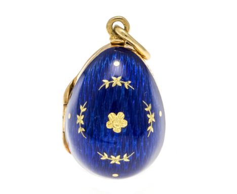Fabergé Ei-Anhänger GG 750/000 zum Öffnen, mit blauer Emaille, innen mit kleinem Motiv-Anhänger in Form einer Ente, L. 28 mm,