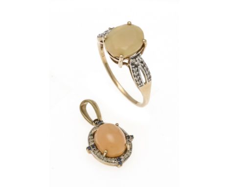 2-teiliges Opal-Set GG/WG 375/000 mit einem ovalen Opal-Cabochon 9,9 x 7,9 mm, einem oval fac. Opal 10,8 x 8,8 mm mit leichte