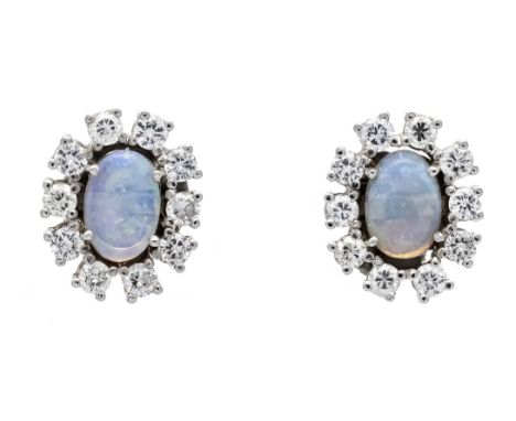 Opal-Saphir-Ohrstecker WG 585/000 mit 2 ovalen Opal-Cabochons 6 x 4 mm transluzent mit gutem bis leichtem Farbenspiel und 20 