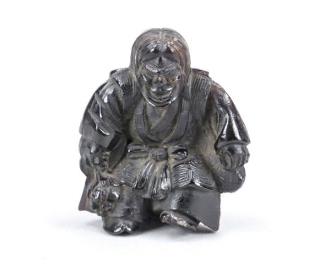 Netsuke als Shojo Tänzer, Japan 19. Jh. (Edo/Meiji), dunkles Ebenholz, leicht ber., H. 4 cm