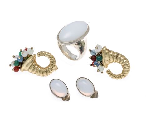 3-teiliges Konvolut Silber 925/000 zum Teil vergoldet, mit 3 ovalen Opal-Cabochons 24 x 14 und 13 x 9 mm sowie unterschiedlic