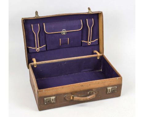 Vintage Lederkoffer, wohl 1. H. 20. Jh., hellbraunes Leder mit Messingbeschlagwerk, mittiger Griff, Besitzermonogramm ''G.S.'