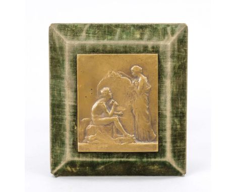 Bronze Relief, 1. H. 20. Jh. Ein nackter Jüngling mit Hammer und Meissel, auf antiken Ruinen sitzend, neben ihm eine Frau ste