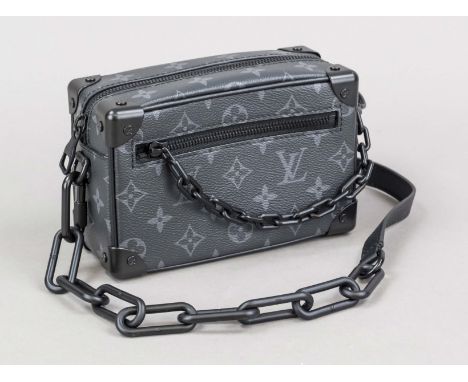 Louis Vuitton, Monogram Eclipse Canvas Mini Soft Trunk, gummiertes Baumwollgewebe im klassischen Logoprint-Design mit Details