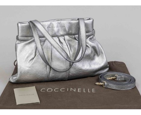 Coccinelle, Small Vintage Silver Leather Bag, weiches silberfarbenes Leder mit Metallic-Effekt, goldfarbene Hardware, kurze D