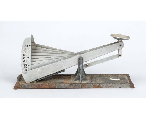 Seltene Hühnereierwaage um 1920, Eisenblech und Aluminium, bez. Acme Egg-Grading Scale, pat. June 24-1924, The Specialty Mfg.
