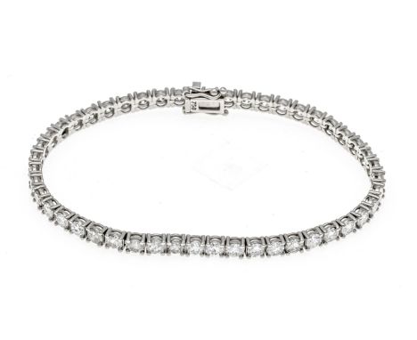 Tennis-Armband WG 750/000 mit 47 Brillanten, zus. 8,35 ct feinesWeiß - get.Weiß (G-K)/VVS-P2, Kastenschließe mit 2 SI-Achten,