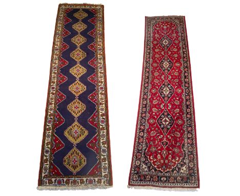 3 Läufer (Runner), Iran, all in good condition with minor wear. 310 x 81 cm, 313 x 104 cm und 290 x 83 cm - Der Teppich kann 
