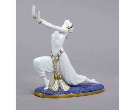 Art Deco Figur, Goebel, Rödenthal, 1920-30er Jahre, Modellnr.: F.F. 561/0, auf flacher Querovalplinthe vollplastische Darstel