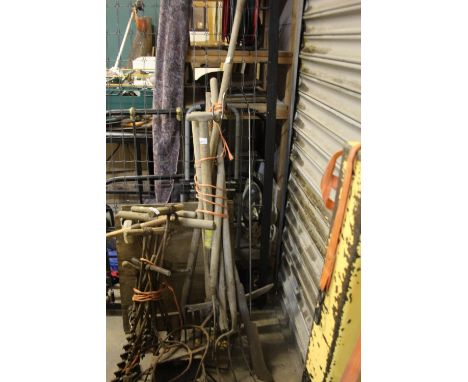 Quantity of vintage tools