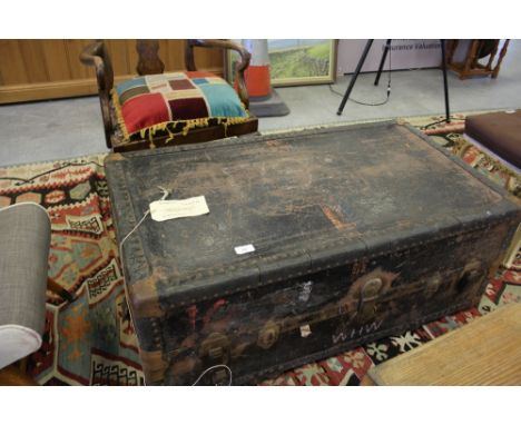 Large fitted travel trunk