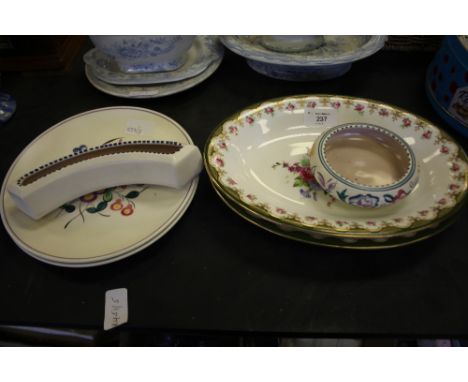 4 pieces of Poole and 2 pieces of Royal Worcester