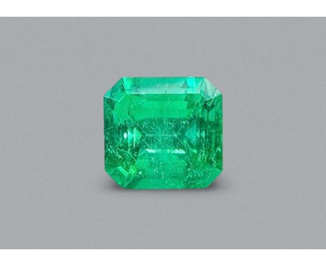 AN UNMOUNTED COLOMBIAN EMERALD
Featuring a cut-cornered rectangular step cut Colombian emerald, also known as the emerald cut