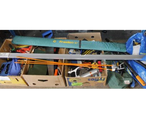 Various modern tools, spirit level, 174cm wide, various tape measures, strapping, hand tools, etc., (some in original packagi