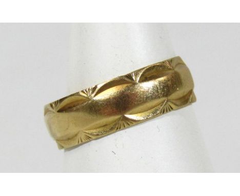 An 18ct gold wedding band, of shaped outline, 3g, size J-K.