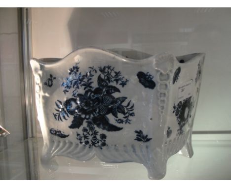 An 18th century Worcester blue and white planter
