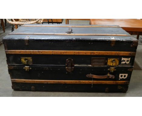 An early 20th Century gentleman's fitted steamer trunk 