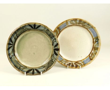 SETH CARDEW. Two Wenford Bridge plates with decorated rims. Diameter 21cm &amp; 23cm. Impressed personal &amp; Pottery marks.