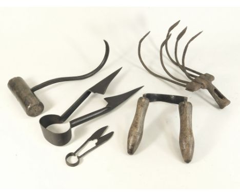 ANTIQUE TOOLS. Antique tools including a woodworkers scorp, two pairs of shears, a bale hook etc 