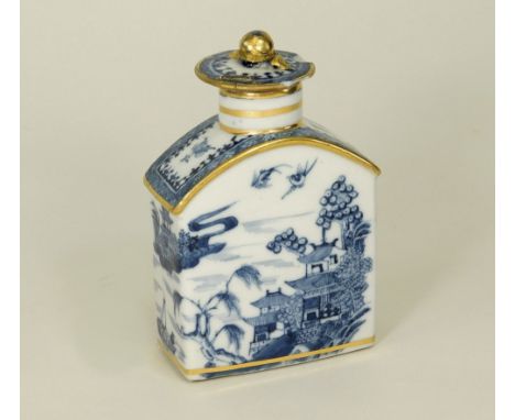 TEA CADDY.A 19th century Chinese moulded porcelain tea caddy & cover in a blue willow pattern with gilt detail. Lid chipped &