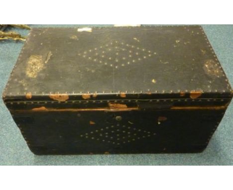 19th century trunk with studded decoration L83cm 