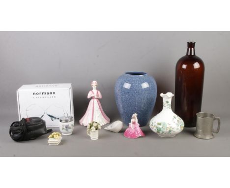 A quantity of assorted items, to include boxed Normann Copenhagen cognac glasses, vintage bottle, Torres Guardia stylised bir