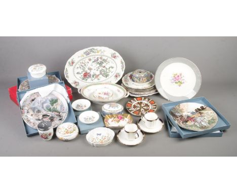 A collection of named ceramics inlcuding boxed Wedgwood plates and trinket boxes, Boxed Hornsea plates, Crescent &amp; Sons t