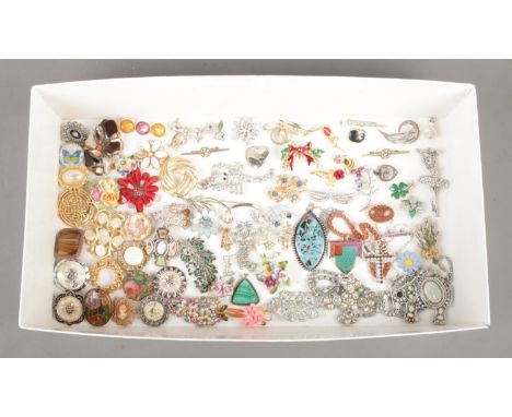 A tray containing a large collection of assorted costume jewellery. To include brooches, scarf clips, pendants and silver exa