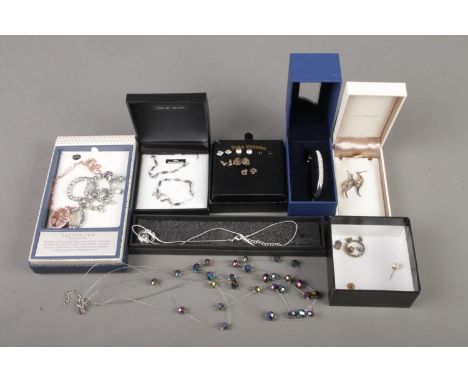 A quantity of white metal and silver jewellery including sterling silver necklace &amp; bracelet set, Silver ring, various ea