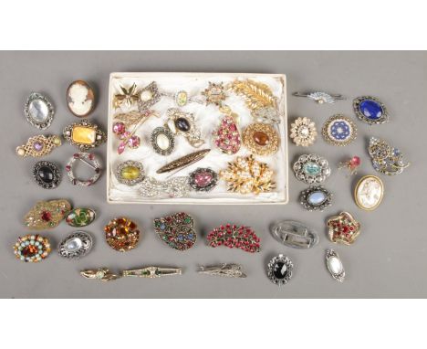 A good collection of costume jewellery brooches. Includes vintage examples, paste set etc.  