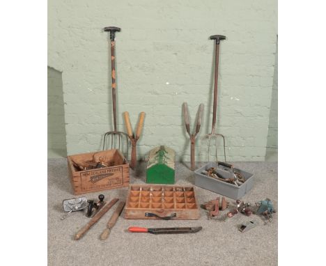 A good quantity of assorted tools to include garden forks, vice including Gordon example, files and green metal toolbox etc. 
